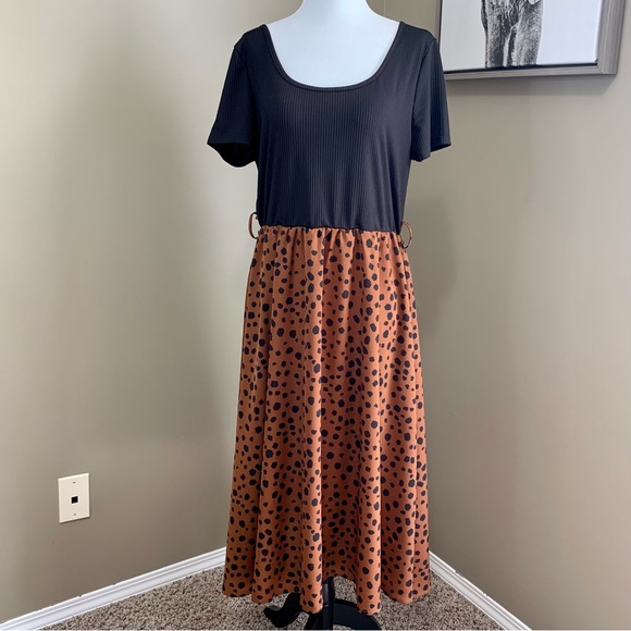 NWOT Dalmatian Print Short Sleeve Maxi Dress with belt - Picture 9 of 12